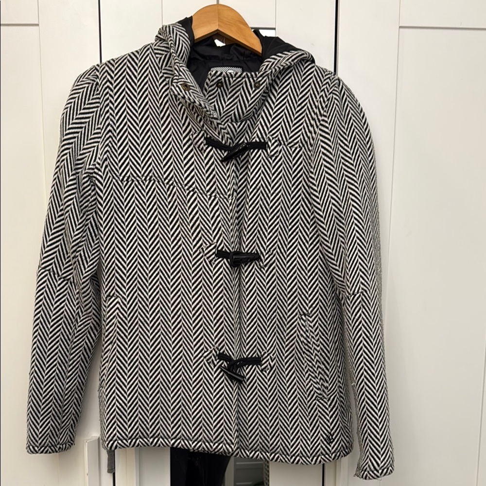 Volcom provides lan Women's Black and White Herringbone Coat